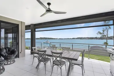 Image de Sealand Lake House - Stunning Absolute Waterfront at Fishing Point