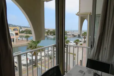 Image de Studio rénové avec vue marina, loggia, parking sécurisé