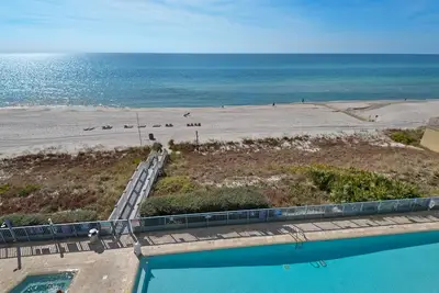 Image de Sweeping Gulf Views! Sleeps 6! Includes Seasonal Beach Service & New Appliances!
