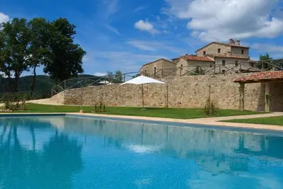 Large estate for 16 in Tuscany: spa, near siena, monticiano