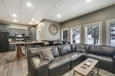 Image de Ski-In/Out | Radiant Heated Bathrooms | Ski Boot/Glove Warmer | Gas Fireplace