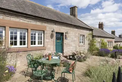 Farm Cottage - short walk from Cheswick Sands beach, rural setting with sea view