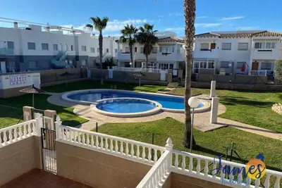 Image de La Cinuelica R3 1st flr apt, roof terrace, pool L129