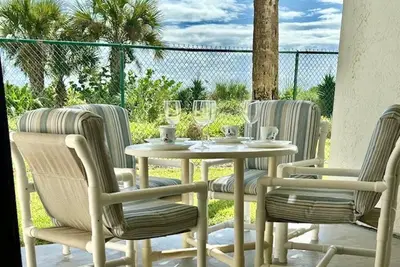 Image de Cocoa Beach Sandcastles Direct Ocean Front -1st floor! - can hear the ocean waves