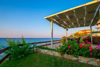 Image de Baywatch 12 right on the water