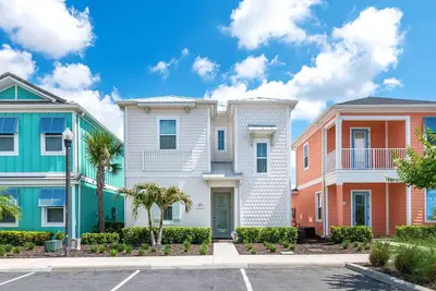 Image de Seashell Cream Cottage with Private Pool near Disney with Margaritaville Resort.