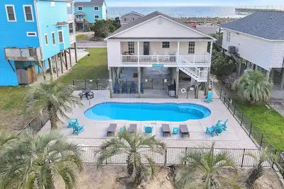 Image de The Turtle Shell: Home Across from Ocean Crest Pier and Restaurant