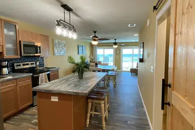 Image de Beachfront and Pet Friendly! “Jewel of Paradise”