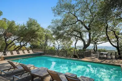 Image de Haven: Heated Pool and Hot Tub, Gigabit