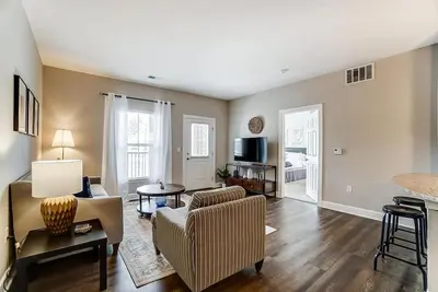 Image de Walkable Pet-Friendly 2br/2ba On 1st Floor!