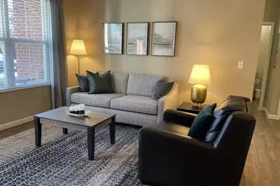 Image de The Hilliard Executive | No Steps | Amazing Beds!