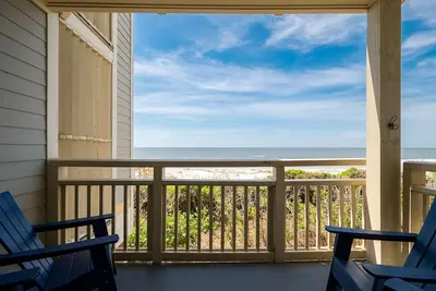 Image de Beach Therapy: Oceanfront Condo with Seasonal Community Pool