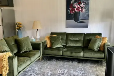Image de Close to everything with all the comforts of home.