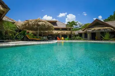 Villa Wind Song - Luxurious Ocean Front Family Villa with private pool