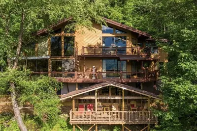 Image de Falling Water Lodge | Gorgeous 5br Mountaintop Lodge