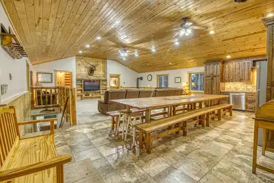 Image de Wooded Retreat: Hot Tub, Game Rm, Fire Pit, Trails