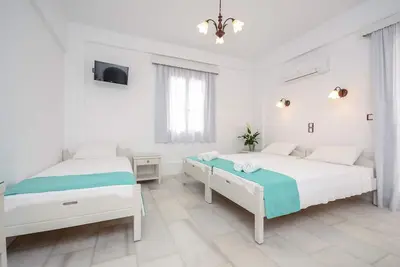 Image de \"Lygdamis Hotel\" triple studio in the heart of Naxos