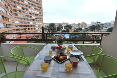 Image de Charmant studio à louer à Roses, Costa Brava! 4 couchages, équipements modernes, piscine, Wi-Fi gratuit, proche de la plage. Reserve maintenant!