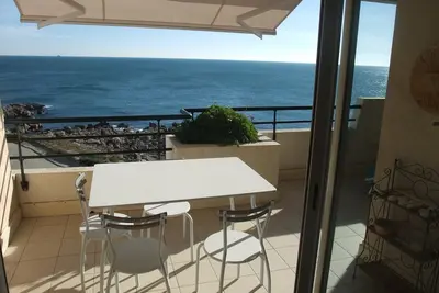 Appartement 2 pièces cabine avec terrasse, vue mer, bien équipé à Sète