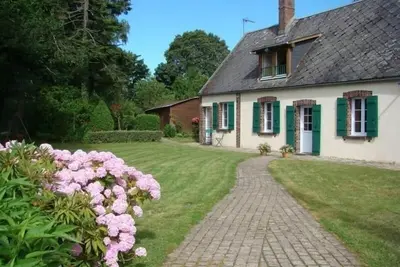 Image de Maison Nature avec Salle de Jeux, Jardin Clos, et Wi-Fi à Dampierre-sous-Brou