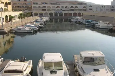 T2 27m² avec loggia ouverte, parking privatif à Sète