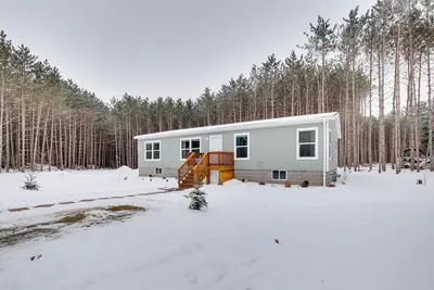 Image de Stylish Chetek Hideaway w\/ Lake + Dock Access!