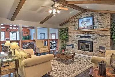 Image de Waterfront Hollister Retreat w/ Dock & Game Room!