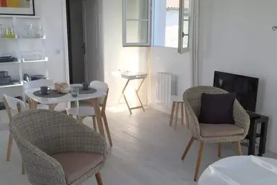 Image de Gîte en plein bourg avec terrasse ensoleillée, vélos à disposition et parking – proche thalasso et plages
