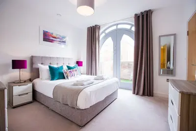 Luxury  spacious apartment, secure parking just 8 minutes walk to Windsor Castle