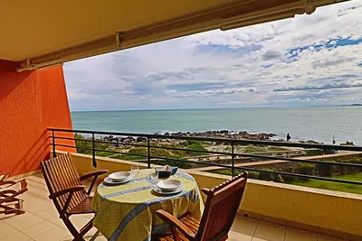 Superbe T3 avec terrasse face à la mer, Sète, accès direct plage, piscine, 4 pers.