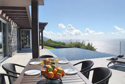 Image de Spectaculaire Villa Calheta | Villa Cliffscape | 3 chambres | Vue panoramique sur la mer | Intérieur
