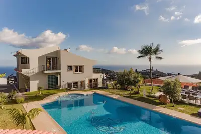 Image de Villa exquise à Madère | Villa Funchal Belair | 4 chambres | Vue panoramique sur la mer | Piscine ch