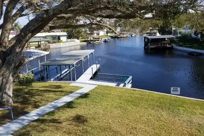 Image de Pets Stay Free Canal Front 3 bed/2 bath single family ample parking