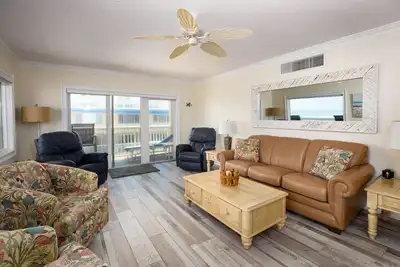 Image de Win-San C-315 Ocean Front 2 Bed/ 2 Bath -Third Floor