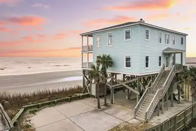 Image de Poseidon By AvantStay | On The Beach! Two Ocean Facing Balconies & Hot Tub