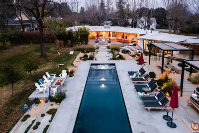 Image de Marquee By AvantStay | Modern Stylish Estate w\/ Pool & Entertainers Courtyard