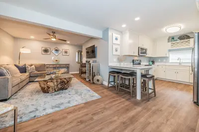 Image de 5 star condo On Main Street