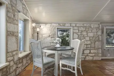 Image de 1800’s Home at Lost Creek/Hot Tub🍷/Close to Downtown/Bluebonnet