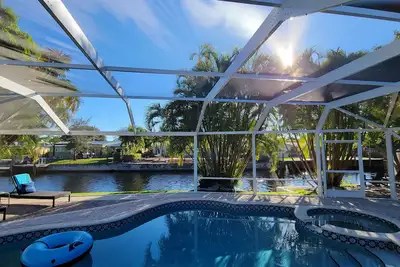 Image de Waterfront Paradise/ hot tub ~ outdoor bar & grill ~ miniature golf ~ playground