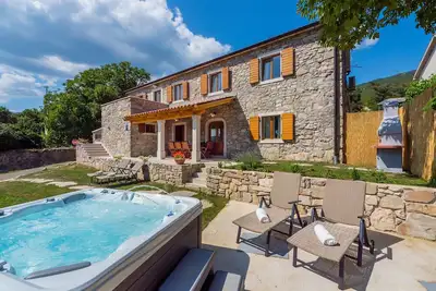 Image de Villanuova with Hot tube for lovers of nature