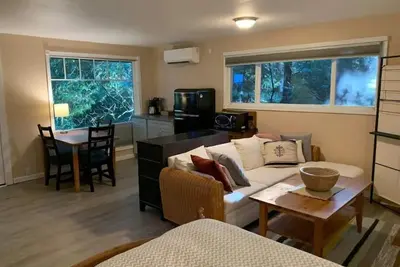 Image de Hidden Creek Studio in Lake Forest Park!
