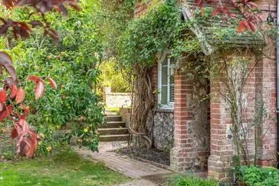 Image de 1 Church Cottages is a beautifully finished semi-detached Victorian cottage