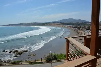 Image de Great Studio apartment overlooking the Ocean and Beach.