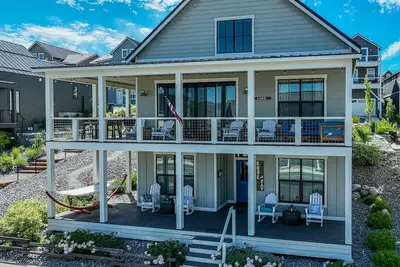 Image de Welcome to Rose All Day and Wine Not at The Lookout at Lake Chelan