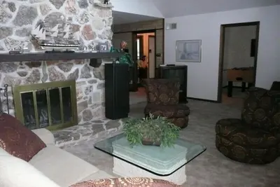Image de Lakefront Enhanced Cleaning 4 Br, /5 Bath Game Room, water slide, paddle boat