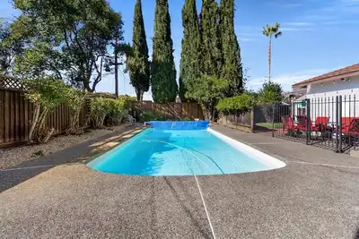 Image de Luxurious & cozy Large 4 Br 2ba Home with Swimming Pool- San Jose Cambrian area