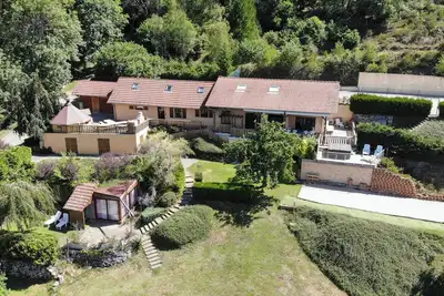 Image de Gîte Jonquille 4 étoiles pour 15 personnes avec piscine, spa.