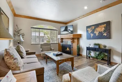 Image de Family Getaway~Pool, Hot Spring, Scuba & Ice Castles Villa 1027-1