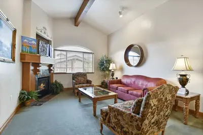 Image de Adventure Hub~Backcountry Ski|Snowmobile|Scuba Diving Villa 3022-1