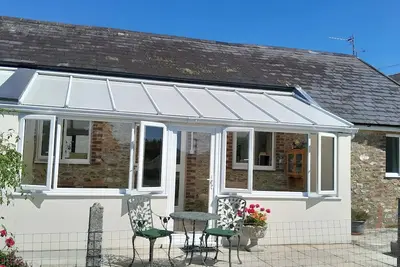 Image de 1 Cowdea Farm, accueillant les animaux, avec un jardin à Bettiscombe, Réf 1857